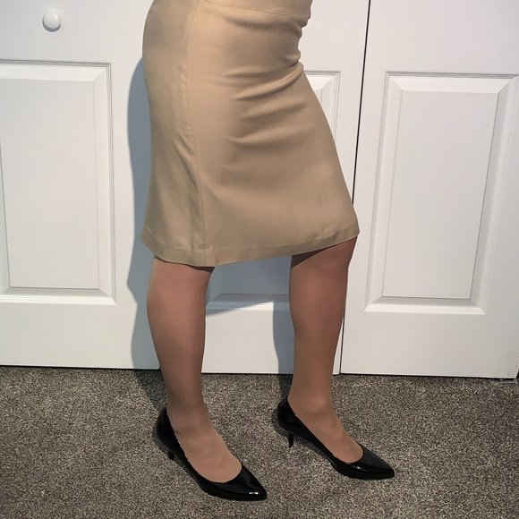 Used Banana Republic Tan Pencil Skirt Size 0 - Picture 3 of 7